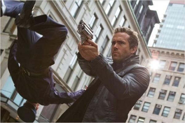 Becerikli ynetmeninin katksyla yksek temposunu ve aksiyonunu hi kaybetmeyen eser, yeni milenyuma uygun bir iki kafadar polisiyesine dnyor.