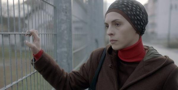 Savata ailesini kaybeden iki kardein ekonomik ve psikolojik adan ayakta durma mcadelesi o dnemin ocuklar ile gnmz ocuklar arasnda dramatik bir ba kurarak canlanyor.