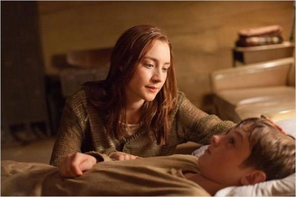 "Gebe" tam olarak bu yoldan ilerlerken bambaka kurallar olan bir evrenin iine girmemizi salyor. 'Soul' adl bir melez rk da yaratyor.