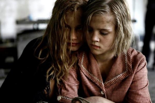 Andrea Arnold ve Lynne Ramsay ile akrabalk kuran sinemasnda, Kar-Wai ve Tarkovsky kaynaklarn da kullanarak hi de azmsanmayacak bir baar yakalyor. Bylece ilk filmi "Somersault"un tesadf olmadn kantlyor.