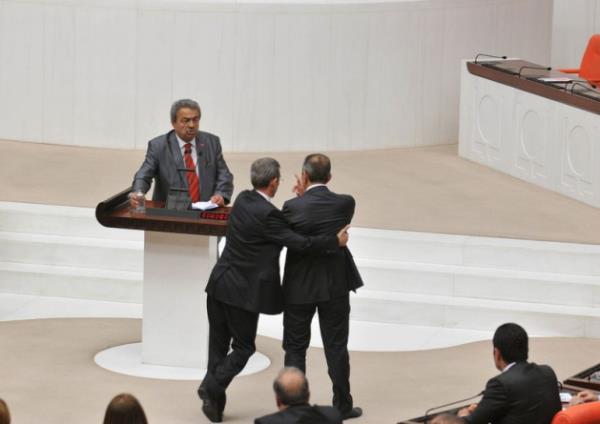 Elbette AK Parti Tokat Milletvekili Zeyid Aslan'dan bahsediyoruz. Aslan, son davranlaryla parti ierisinde de byk rahatszla sebep oldu.