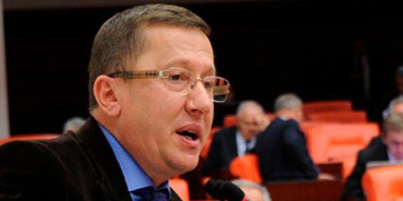 MHP Kocaeli Milletvekili Ltf Trkkan, 2011'de girdii Meclis'e ksa zamanda uyum gsterdi ve kendinden beklenen performans gsteriyor. Trkkan'n n ak ve gelecei parlak. Trkkan, Baheli'ye grev adam olduunun mesajn oktan iletmi grnyor...