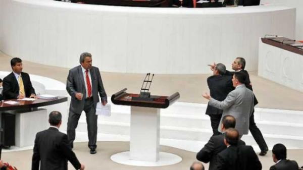 Son gnlerde n plana kan bir AK Partili vekil daha var...