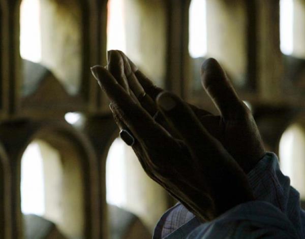 Bir evin kapsn en fazla  defa alard.