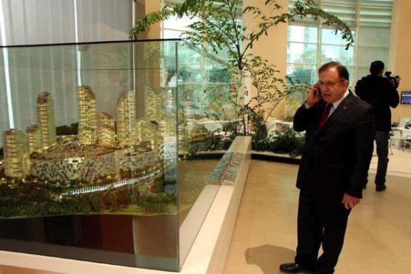 Aaolu irketler grubunun Ataehir'deki genel mdrlk binasna gelen polis, incelemenin ardndan irketten ayrld.