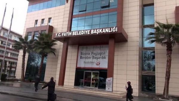 te yandan DHA'ya konuan Aaolu Grup CEO'su Hasan Rahval, Ali Aaolu'nun gzaltnda olduu iddialar zerine "Gzaltnda deil. Bilgi alnmas amacyla emniyete davet edildi" dedi.