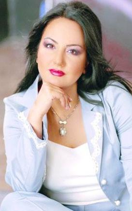 <p><b>MDEN GELEN SES DNLEDM</b></p>    Televizyon ekranlarnn sevimli sunucularndan kbal Grpnar da iinden gelen sesi dinleyip maneviyata ynelen nllerden.