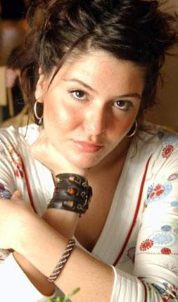 lk srpriz Toktayn evlenmesi oldu. Sonra da ilk bebeini dnyaya getirdi.