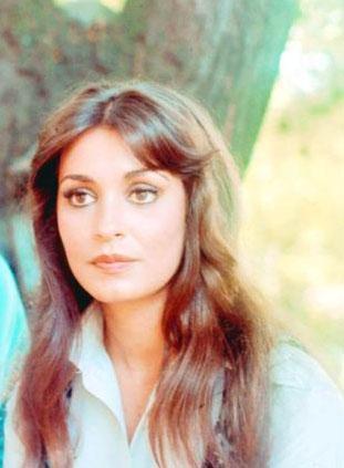 <p><b> N BAINI ATI</b></p>    Yeilamn bir dnemine damgasn vuran nl yldzlardan bir Necla Nazr.