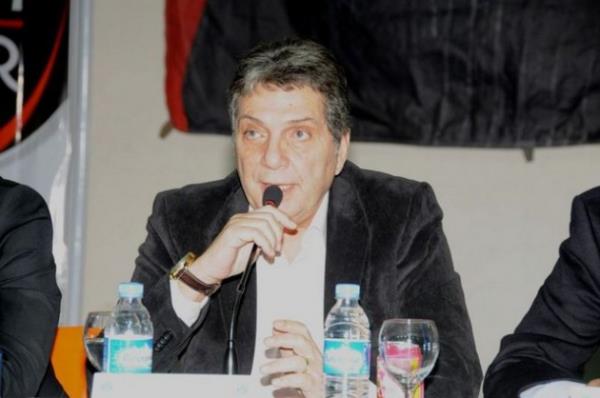 MT AKTAN: "Bu dnyadaki en yalnz insanlar hakemlerdir sevgili seyirciler, bu dnyann her yerinde byledir." (Yanl karar veren hakemi seyirciler protesto eder)