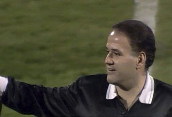 Ahmet akar: Sayn Helvac, bu gece 24.00'e kadar istifa et... urada 2 saatin var... (O an saat 23.52)...