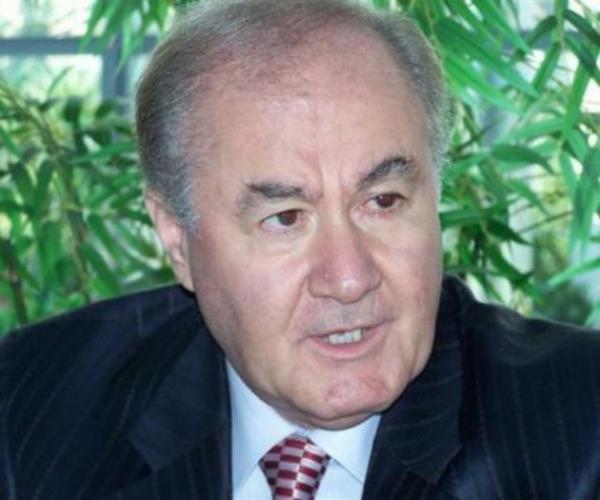 ORHAN AYHAN "nn Stad'nda nereden baksanz 23 bin 673 seyirci var; ki ben buradan bakyorum..."