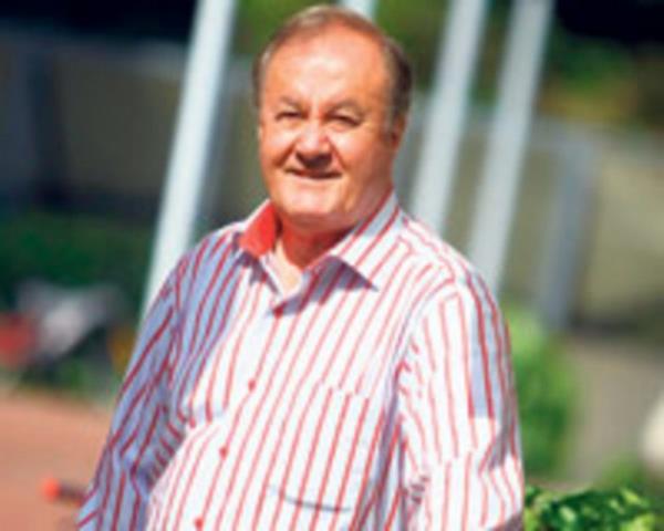 ORHAN AYHAN: "Vee penalt sayn dinleyiciler. Kim atyor gremiyorum, sanrm nal. Yo yok! Hami geldi topun bana, aaa nal m? Bi saniye, haa bu arada gol oldu. Evet Hami atm."