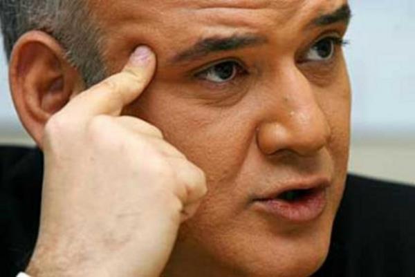 AHMET AKAR "Ben ona drdrn kraln yaparm, ama lisanna hakim deilim." (Ahmet akar, Lucescu'ya atarken)