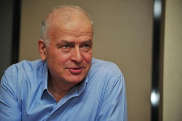 ANSAL BYKA "Hocam scak giriyor" (Yeni yaptrd dilerinden azn kapayamayan Erman Torolun'a)