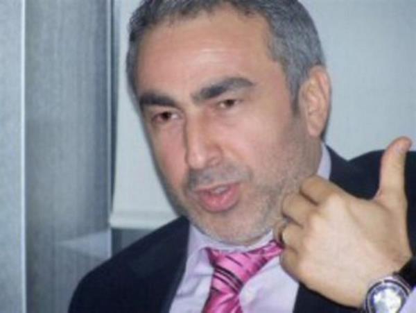 <p>Adnan Aybaba: Delgado mthi bir gol att.</p>  Serhat Ulueren: Gol grdn m ki?  <p>Adnan Aybaba: Serhat, sen gzel gold, uzaktan vurdu dedin ya.</p>  Serhat Ulueren.: Ya yalan sylediysem.  <p>Adnan Aybaba: Sen yalan sylemezsin Serhat</p>  Gkmen zdenak: Yazn yazdn m sen Adnan?  <p>Adnan Aybaba: Yazdm. Ben skor yazar deilim. (Telegol)</p>