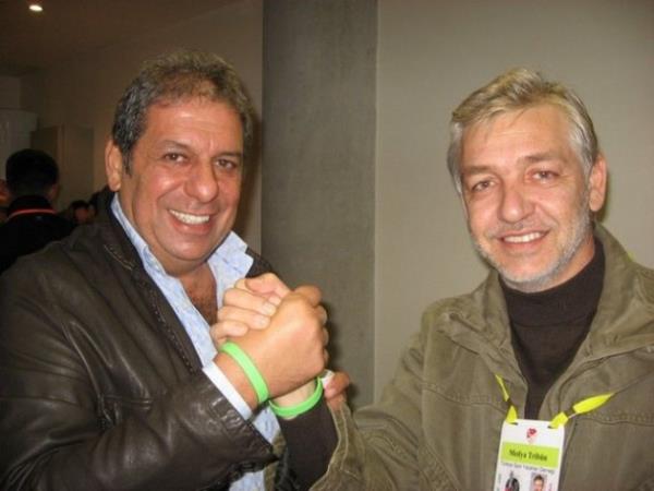 GRCAN BLG Ahmet akar: kimizden biri psikopat, ben sana syliyeyim. Hi debelenme! Grcan Bilgi: Kimin ne olduu belli hocam. (Santra)