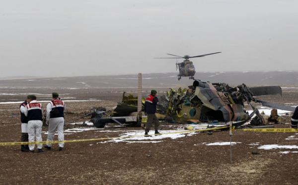 Kara Havaclk Komutanl'na ait Skorsky S-70 tipi helikopter, Ankara'nn Glba ilesi yaknlarnda dt. 4 askerin ehit olduu kazann nedeni henz aydnla kavumazken, helikopterin periyodik bakm sonras tecrbe uuu yapt akland. Olay dn sabah saat 11:00 sularnda yaand. S-70 tipi helikopter, Ankara-Konya Karayolu yaknlarnda, OulbeyKy ile Yavrucuk Ky arasndaki dzlk bir alana dt.
