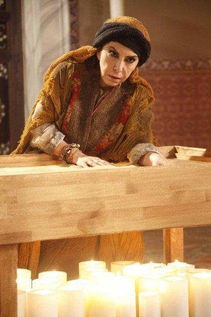 <p><b>Hmeyra (Remmal Elmas)</b></p>   Kum fal bakan mneccimi canlandrd