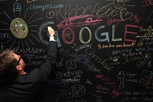 Google her yl sonu yaynlad ve yln en ok arananlarn gsteren Zeitgeist 2013? dnyayla paylat. En ok arananlar listesinde birbirinden arpc isimler var. Onlardan biri de cinsiyet deitirmesiyle Rzgar ismini alan Nil Erkolar? te dnya ve Trkiye?de en ok arananlar