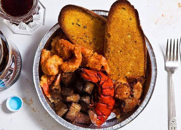 Allen Lee Davis, son yemeinde stakoz kuyruu, kzarm patates ve karides, midye, sarmsakl ekmek ve kk biras istemiti.