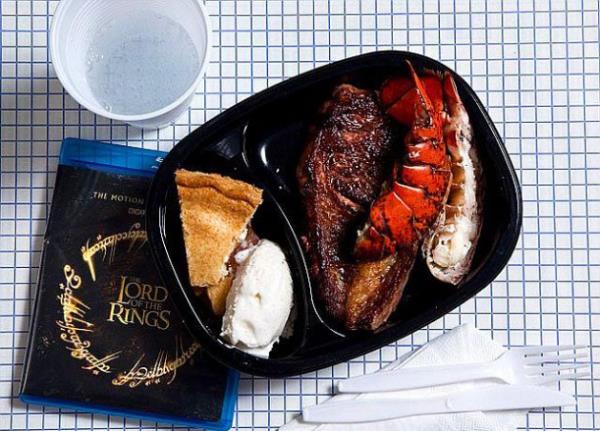 Ronnie Lee Gardner, son yemeinde stakoz kuyruu, biftek, elmal turta ve vanilyal dondurma yedi, ayrca son gnlerinde Yzklerin Efendisi lemesini izlemesine izin verildi.