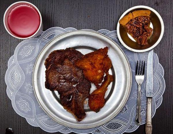 Ricky Ray Rector son yemei olarak biftek, kzarm tavuk, vineli Kool-Aid ve cevizli turta istedi, ancak tatly yemedi.