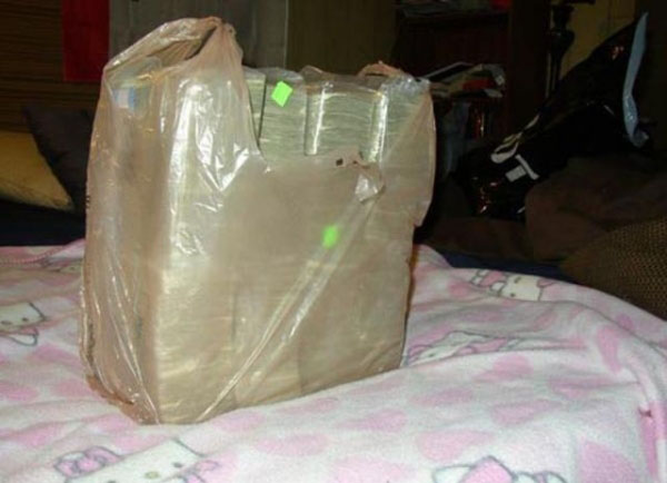 Paralar naylon torbaya da smam