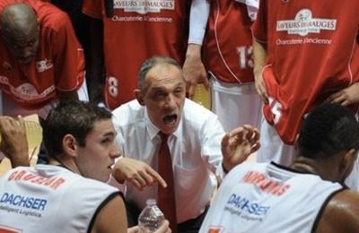 Kunter, 1988 ylnda Fenerbahe formasyla Hilalspor karsnda 153 say atarak rekor krarken, ilk yarda da att 81 sayyla bir devrede en fazla say reten basketi olarak da tarihe geti.