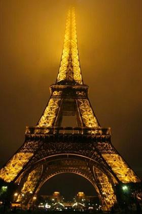 Eyfel kulesinin yapmnda toplam 6400 ton arlnda 18.100 adet demir paras kullanld.