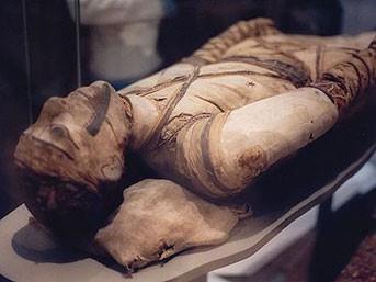 Mumyalarn ayak parmaklar tek tek sarlarak mumyalanmtr.