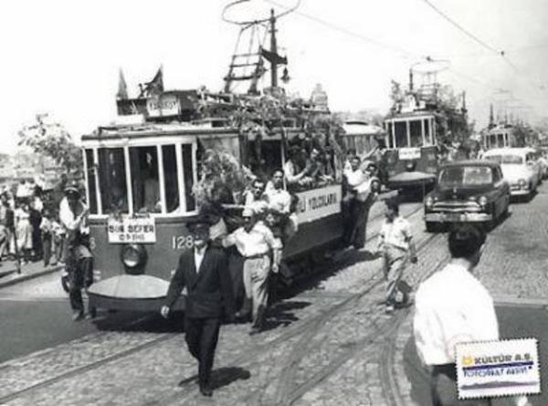 <b>Galata Kprs. Tramvayn son seferi</b>