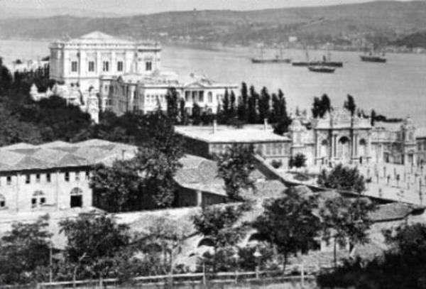 <b>Dolmabahe Saray (nn Stad'ndan nce)</b>