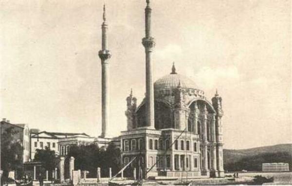 <b>Ortaky Camii</b>