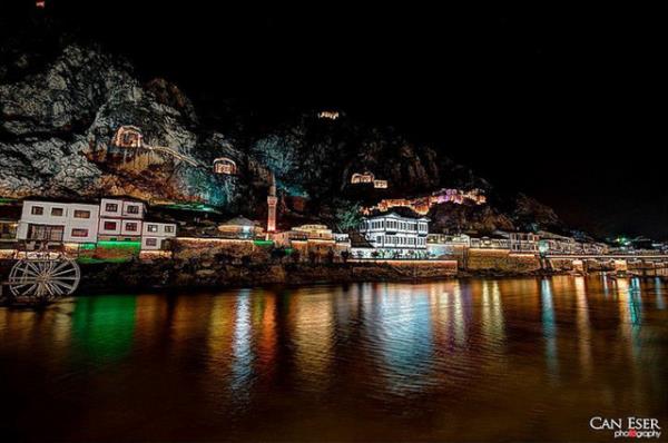 Amasya: Kral mezarlar ve Amasya'nn gece grn. Fotoraf, Can Eser