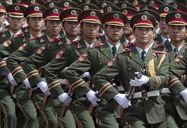 21. yzyln iki rakip gc ABD ile in arasnda ticaret ve internet yznden kan gerilim son olarak da Tayvan yznden trmand? Obama Tayvan'a 6.4 milyar dolarlk silah satn devreye sokunca, in blgesel ve uluslararas ibirliini kesme tehdidi savurdu? Bu arada Avustralya'ya giden Bakan Obama 2012 banda Avustralya'ya 250 deniz piyadesi gnderileceini aklad? ABD'nin bu hamlesinin Pekin hkmeti tarafndan Washington'n in'i evreleme giriimlerinin son halkas olarak yorumlanmas mmkn.