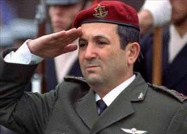 len askerler arasnda fze savunma sistemleri konusunda uzman devrim muhafz General Hassan Moghaddam'n olduu belirtildi. Moghaddam'n lmyle ilgili sorulan bir soruya srail Savunma Bakan Ehud Barak, "Bunun daha fazlas olabilir" cevabn verdi. Tam da bu gnlerde ngiliz Daily Telegraph hi de artc olmayan u ididay ortaya att: ?srail gelecek yaz banda ran'a saldrabilir." Asl korkutucu olan u ki, bu kbus senaryosu gerek olursa srail'in ran'a saldrs blgesel bir savaa dnebilir? Zira Mossad'n eski bakan Meir Dagan, srail'in ran'a mdahalesi durumunda Suriye ve Hizbullah'n da bu savan iine girecei uyarsnda bulundu. ran ordusunun en st dzey grevlilerinden General Mesud Cazayeri de "Yantmz Ortadou'yla snrl kalmaz" tehdidini savurdu.