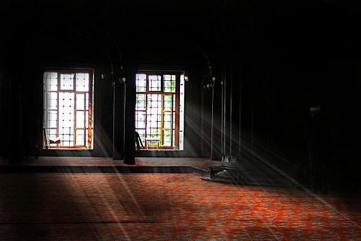 Her Namaz bir hasenedir, bir gzelliktir. Gzelliklere devam edildike gecen ktlk silinir gider.