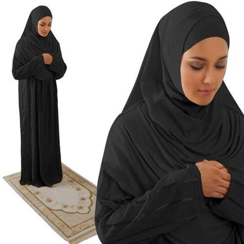 <b>Nitekim bir hadiste yle buyrulur:</b> Her Namaz bir hasenedir, bir gzelliktir. Gzelliklere devam edildike gecen ktlk silinir gider. Bu muhakkaktr. Buna binaen namaza devam edildike ? beer hali ? insanlarn ok defa kurtulamayacaklar bz gnahlar yaplm ise, onlar silinir gider ve be vakit namaz arasnda vki olan kk gnahlara kefaret olur. Nitekim bir hadiste yle buyrulur: