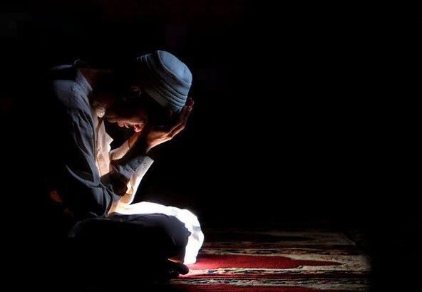 <b>Aleyhisalatu vesselam'in muhatab:</b> "Hibir sey kalmaz!" dedi.   <p><b>Resulullah da:</b> te namaz da byledir, suyun kiri, pas giderdii gibi o da gnahlar giderir."</p>