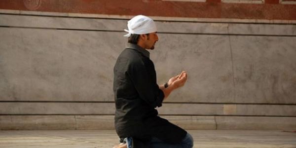 Ben ? sen yok, biz varz ve hepimiz kuluz. ( <b>Tpk Fatiha Sresindeki gibi:</b> Fatiha Sresinde ne diyoruz Allah'a : Biz ancak sana kulluk ederiz ve yalnz senden medet umarz. Bize doru yolu gster?)