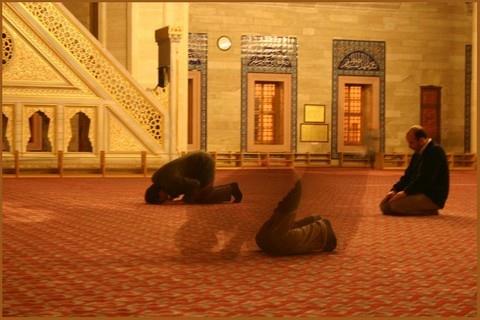 Hsili namazn her rek'atnda vcut organlarnn hepsi hareket etmektedir.