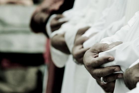 Kurn syle der : "Gndzn iki ucunda, gecenin de ilk saatlerinde namaz kl. nk iyilikler ktlkleri (gnahlar) giderir. Bu, gt almak isteyenlere bir hatrlatmadr." (El ? Hud 114)