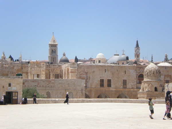 Kuds;   Rabiat`l Adeviye bunlardan biri. Baka peygamberlerin izlerinin bulunmas bakmndan da deerli ve gezilmesi gereken bir ehir Kuds. Kuds`de, Selahaddin Eyyubiler, Nureddin Zengi`ler, Memlkler, Baybarslar, Kaytbaylar, Osmanllar`n brakt ok nemli eserler var.