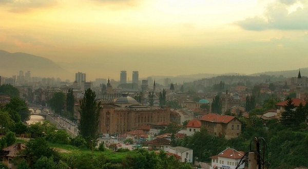 Saraybosna,  Bakrclar ars, Moria Han, Kurunlu Medresesi, Gazi Hsrevbey Camisi, Seluk Hatun Medresesi ve Hankah, Rstem Paa Bezistan ve ars, Katedral, Ferhatpaa Camisi, Markale Pazaryeri, Tito Caddesi, Sinagog, Ortodoks Kilisesi, 1.Dnya Sava`nn kt Hnkar(Latin) Kprs, At Meydan, Fatih Camisi, nat Kua, Ktphane, Telali Meydan Saraybosna`da gezebileceiniz yerlerden...