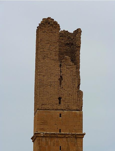 anlurfa;  Doduu yer olmas bakmndan Hz. brahim ile zdeleen anlurfa, bu zelliinden dolay slam medeniyeti tarafndan sahiplenilmi, ilim ve irfan merkezi olmu. ehrin merkezinin gneybatsnda yer alan ve brahim Peygamber`in atee atldnda dt yer olarak bilinen Balklgl en ok ziyaret edilen yerlerinden.