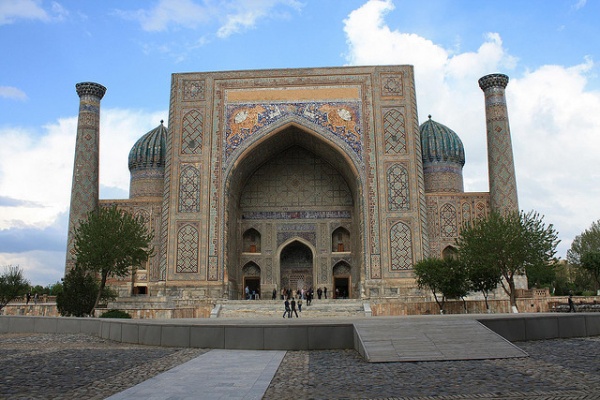 Semerkant;  Blgede zellikle Timurlar dneminde bir ok slam alimi yetimi ve blge zamanla zenginlemi. Timur`un mezar Semerkant`a giden birinin mutlaka ziyaret etmesi gereken yerlerden.