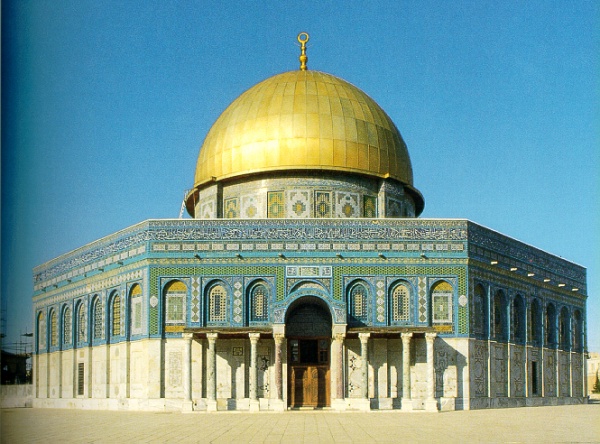 Kuds;  Talha Uurluel Kubbet`s Sahra`nn yer yznde yaplm ve hi bozulmadan gnmze gelmi ilk slam eseri olduunu hatrlatyor. ehirde ayrca birok sahabenin kabirleri var.