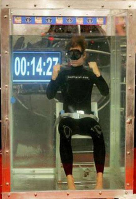 28 Kasm 2006 tarihinde in'de gerekletirilen denemede ngiliz Scott Bell, scakl 653-671 derece arasnda deien ateten bir yolda 100 metre boyunca yrme rekorunu krd.