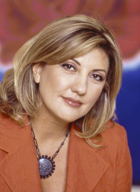 Nevval Sevindi Meme kanserini yenen nllerden biri de gazeteci-yazar Nevval Sevindi.